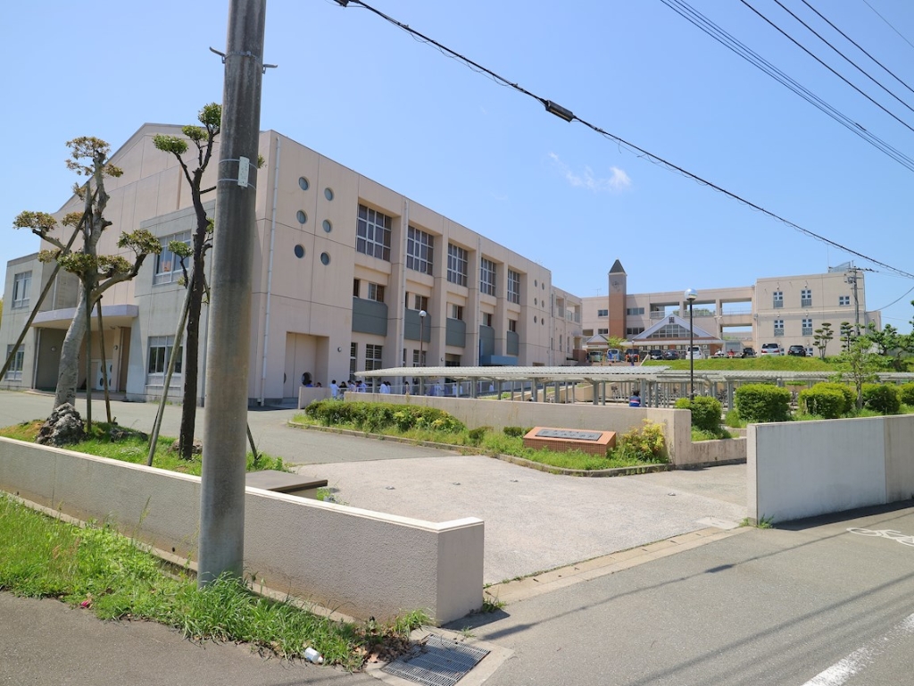 中学校　宗像市立中央中学校（中学校）まで653m