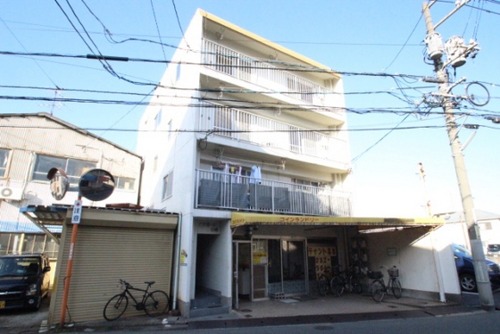 広島市南区仁保のマンションの建物外観