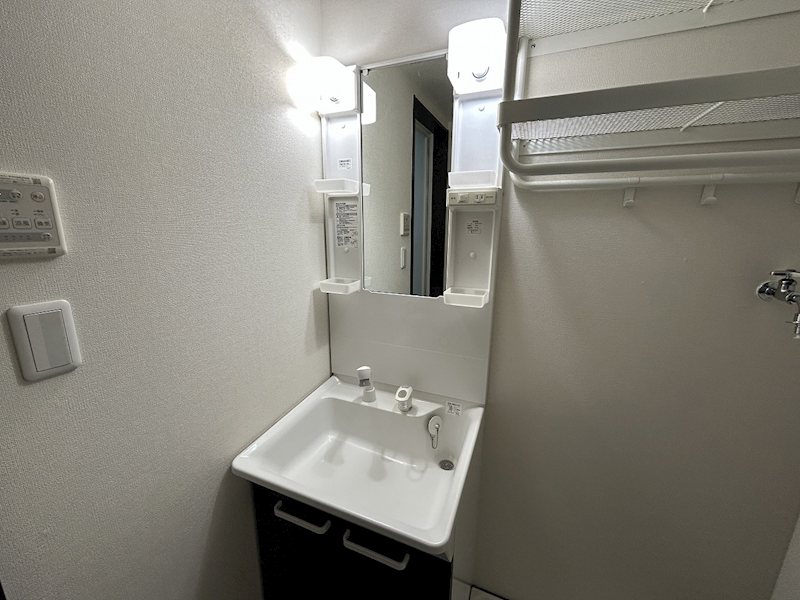 洗面設備　シャワー付き洗面台