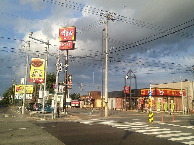 飲食店　すき家旭川神居店（飲食店）まで503m