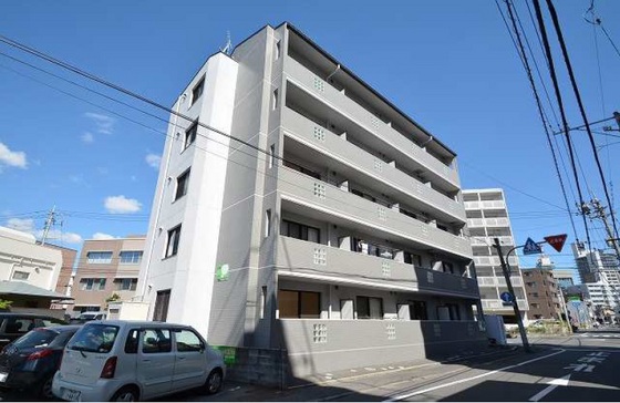 岡山市北区大供表町のマンションの建物外観