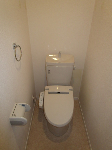 【メゾン・クレール３のトイレ】