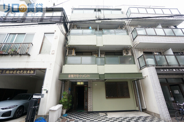 大阪市生野区新今里のマンションの建物外観