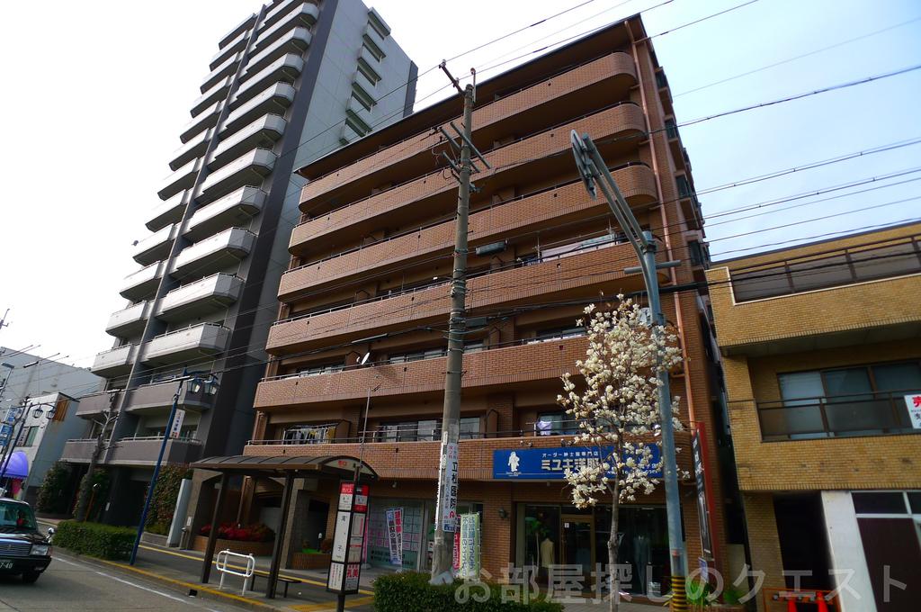 名古屋市昭和区広見町のマンションの建物外観