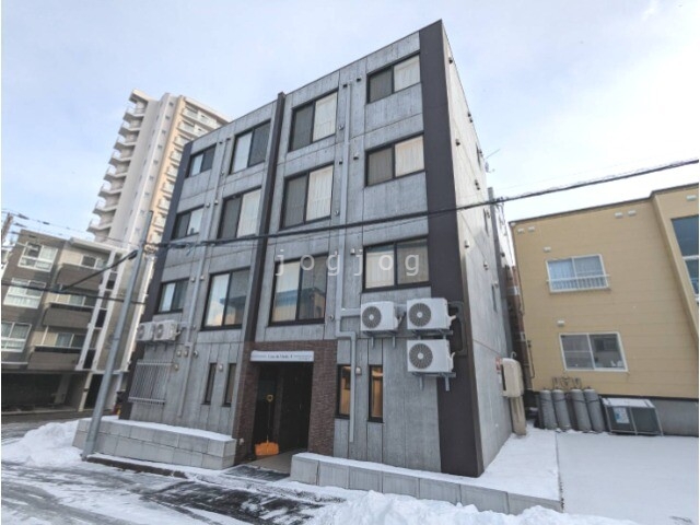 札幌市厚別区厚別中央三条のマンションの建物外観