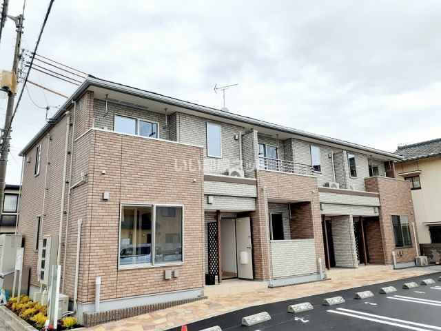 【松山市北吉田町のアパートの建物外観】