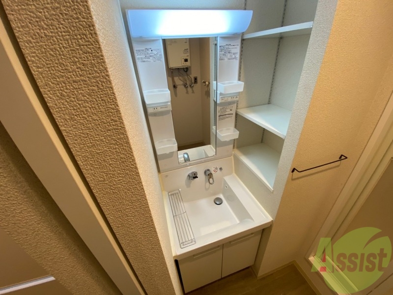 洗面設備　シャンプードレッサー。身支度はここでばっちり。