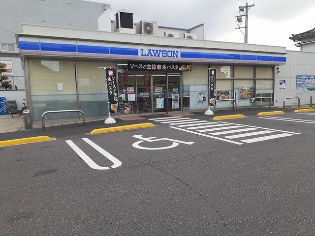 コンビニ　ローソン中川南八熊町店（コンビニ）まで320m