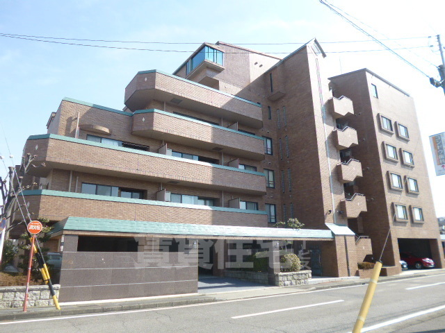 【名古屋市瑞穂区松月町のマンションの建物外観】