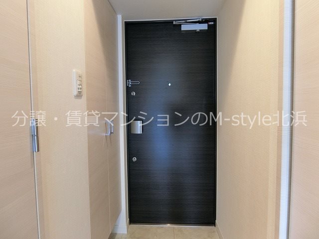 【サムティ本町ＡＧＥの玄関】