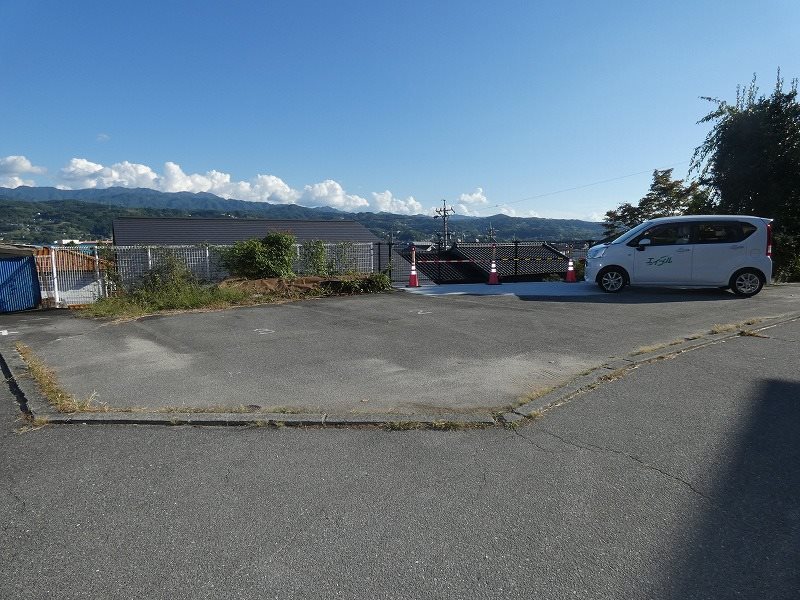 【飯田市松尾城のアパートの駐車場】