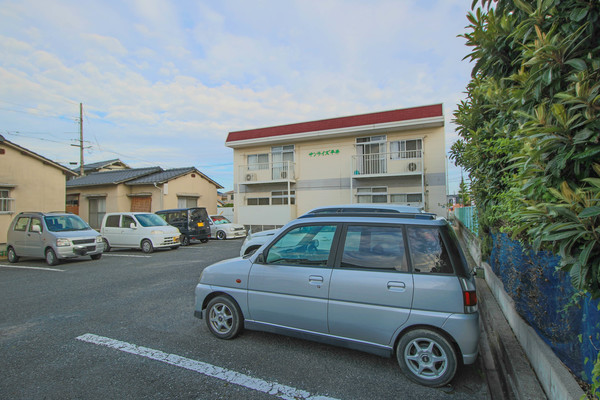 岡山市中区平井のアパートの建物外観