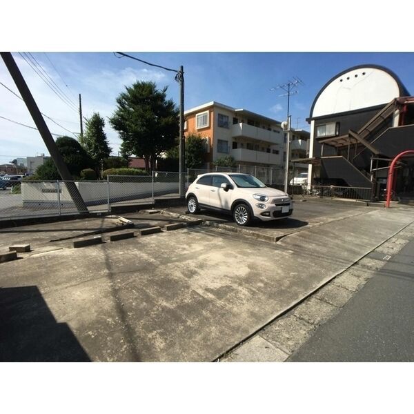 【北本市本町のマンションの駐車場】