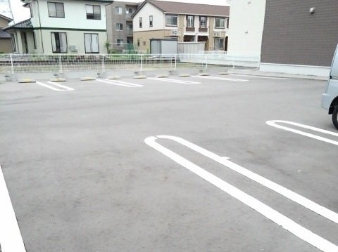 【富山市八尾町福島のアパートの駐車場】