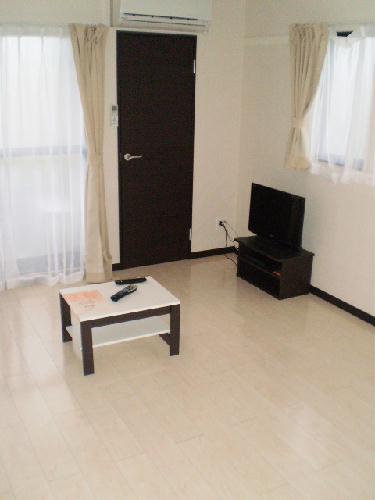 居室・リビング　2F角部屋小窓あり