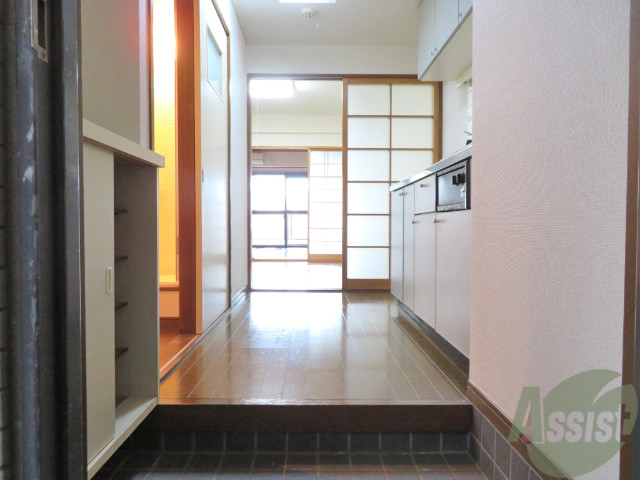 玄関　玄関からの様子を撮影してみました。動線になります