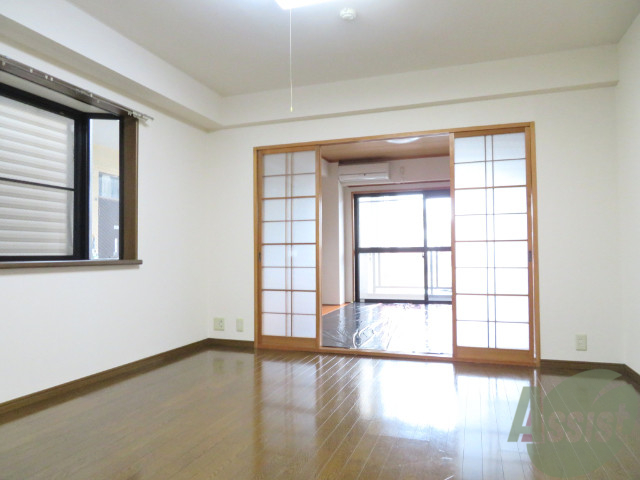 居室・リビング　フローリングは掃除がしやすくていいですよね。