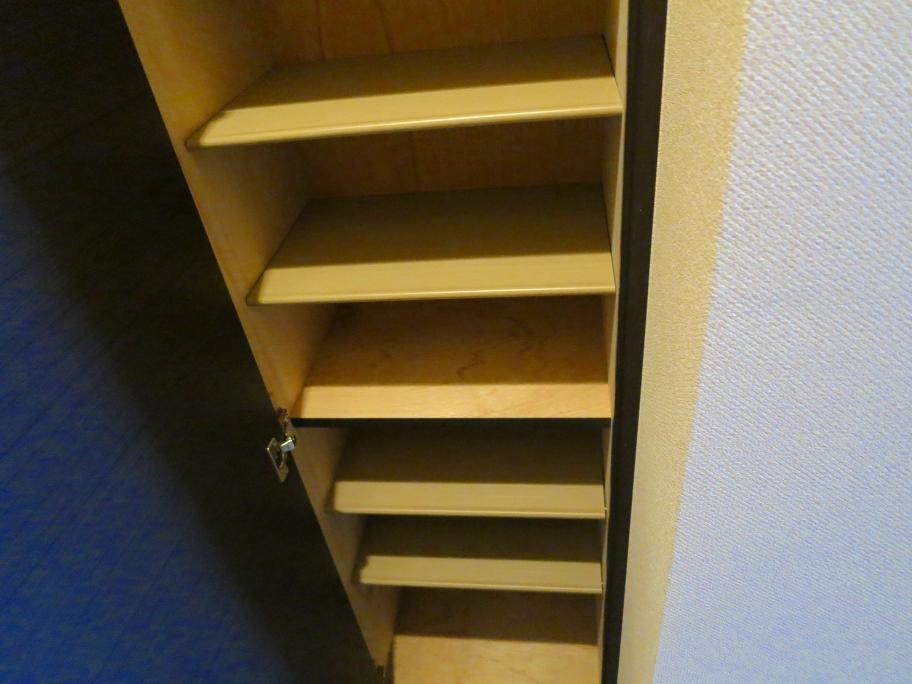 玄関　玄関にはシューズボックスが設置済み