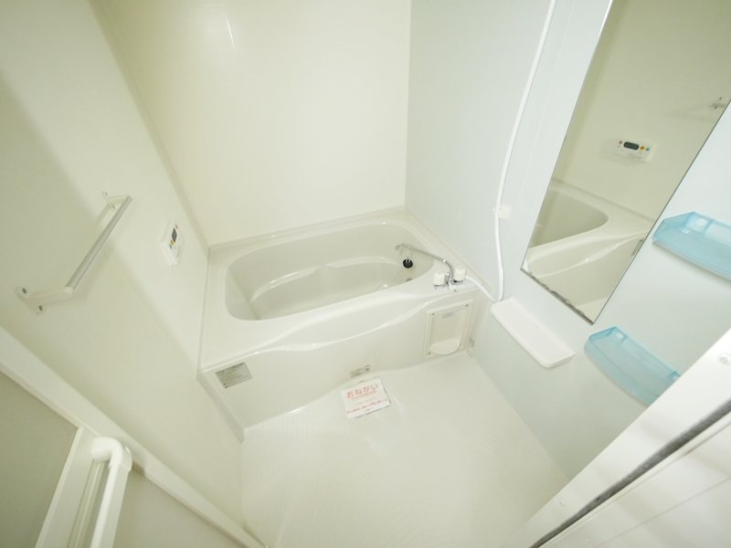 バス・シャワールーム　シャワー・追い焚き給湯