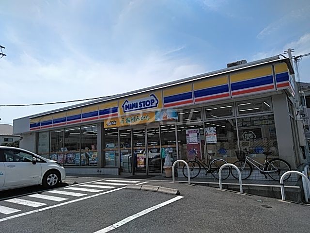 コンビニ　ミニストップ多摩平３丁目店（コンビニ）まで492m