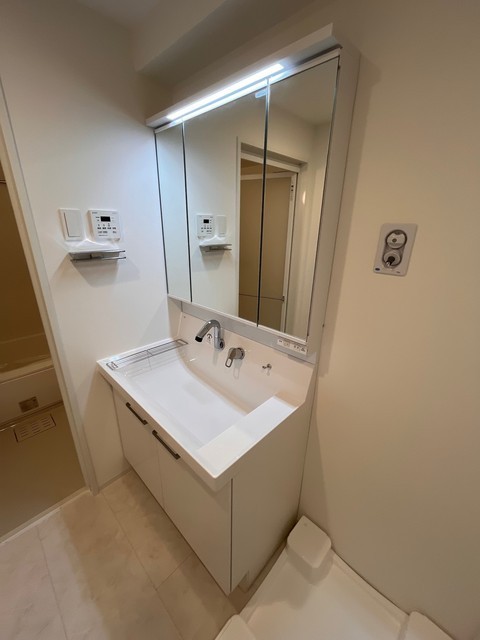 洗面設備　三面鏡・独立洗面台