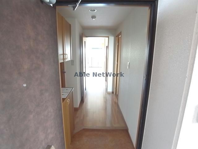 玄関　※同物件別部屋参考写真