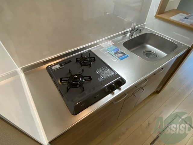 キッチン　２口のガスコンロが設置済み、お料理しやすそうですね