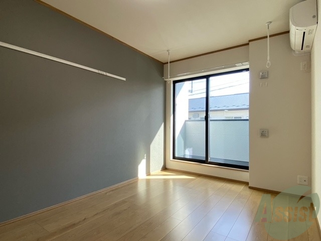 その他部屋・スペース　フローリングのお部屋なのでベッドを置いたら寝室の出来上がり