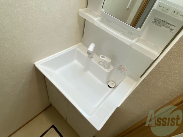 洗面設備　毎日の身だしなみはこちらで、洗面化粧台です