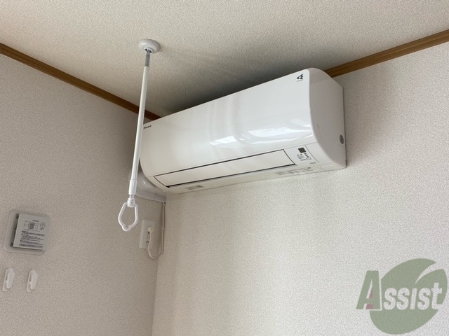 その他設備　エアコンはお部屋の角に、シーズン問わず活躍です