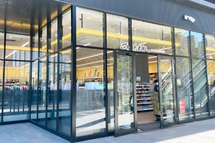 ドラックストア　マツモトキヨシららテラスHARUMI　FLAG店（ドラッグストア）まで185m