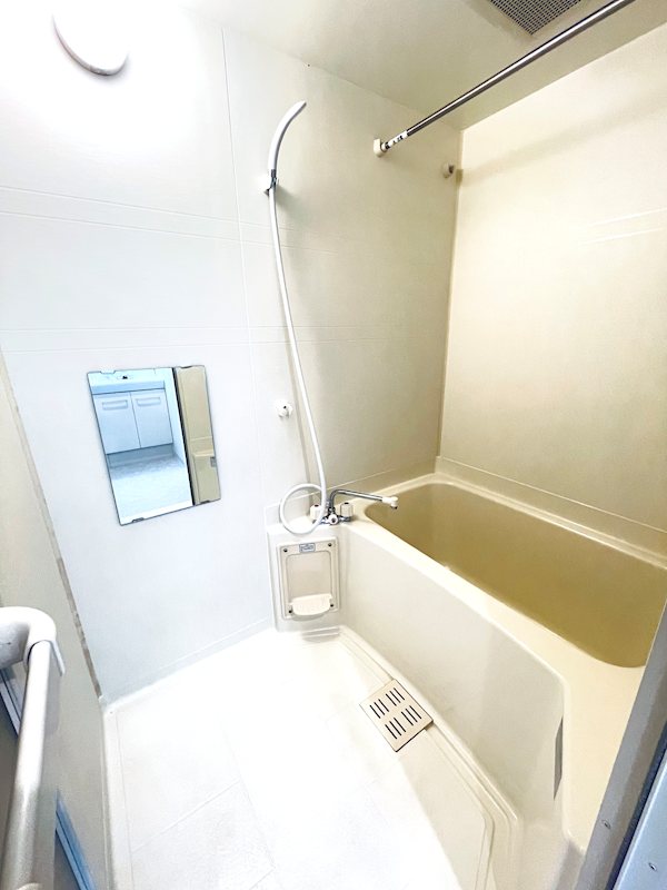 バス・シャワールーム　ゆったりとした浴室