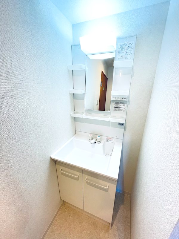 洗面設備　独立洗面台があり朝の身支度ラクラク
