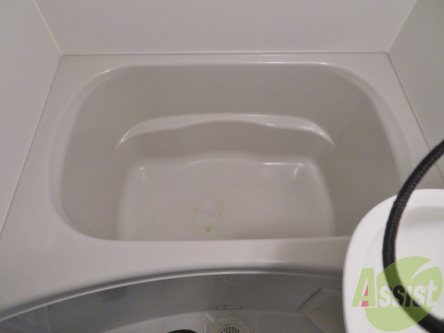 バス・シャワールーム　お風呂です。肩までゆっくりと浸かることができます。