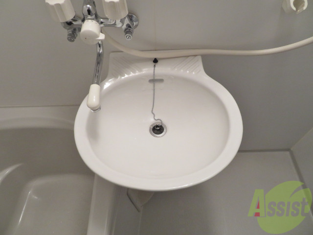 洗面設備　お風呂の洗い場です。清潔感にあふれています。