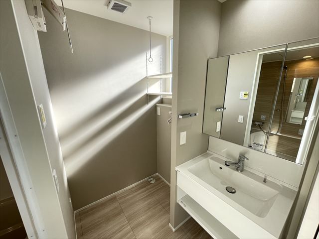 洗面設備　コンパクトで使いやすい洗面所