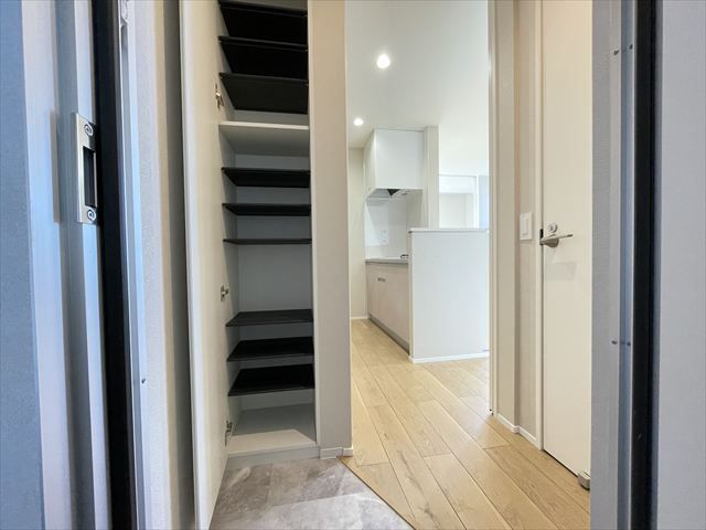 玄関　内装もきれいです