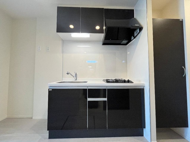 キッチン　同施工のイメージ写真のため、色合いは異なる場合があります。