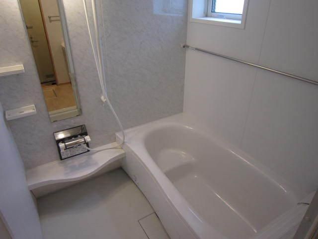 バス・シャワールーム　★一坪サイズの追焚きバス★