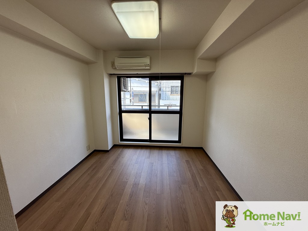 居室・リビング　洋室6.5帖　西向きです。