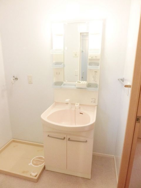 洗面設備　朝の忙しい時間に便利な洗髪化粧台