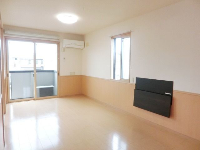 居室・リビング　2面採光の明るいリビング