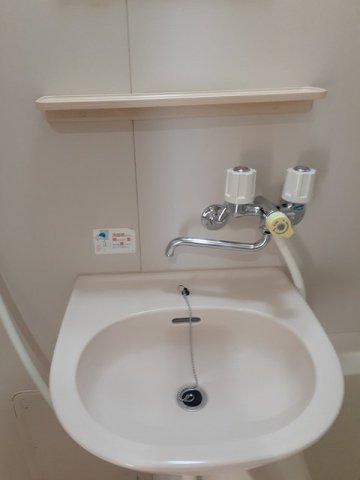 洗面設備　明るい洗面所です