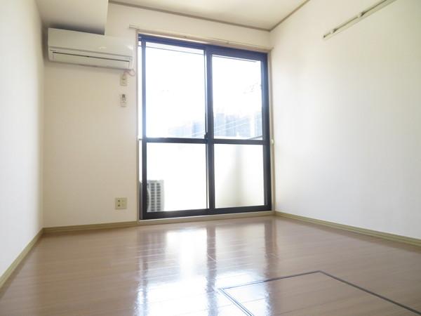 居室・リビング　フローリング！