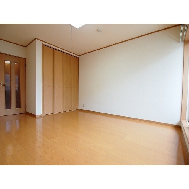 その他部屋・スペース　開放的な洋室