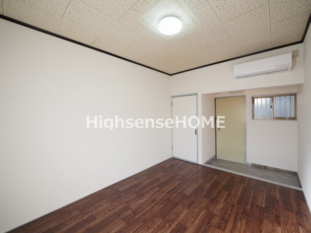 居室・リビング　落ち着いた色調の洋室です