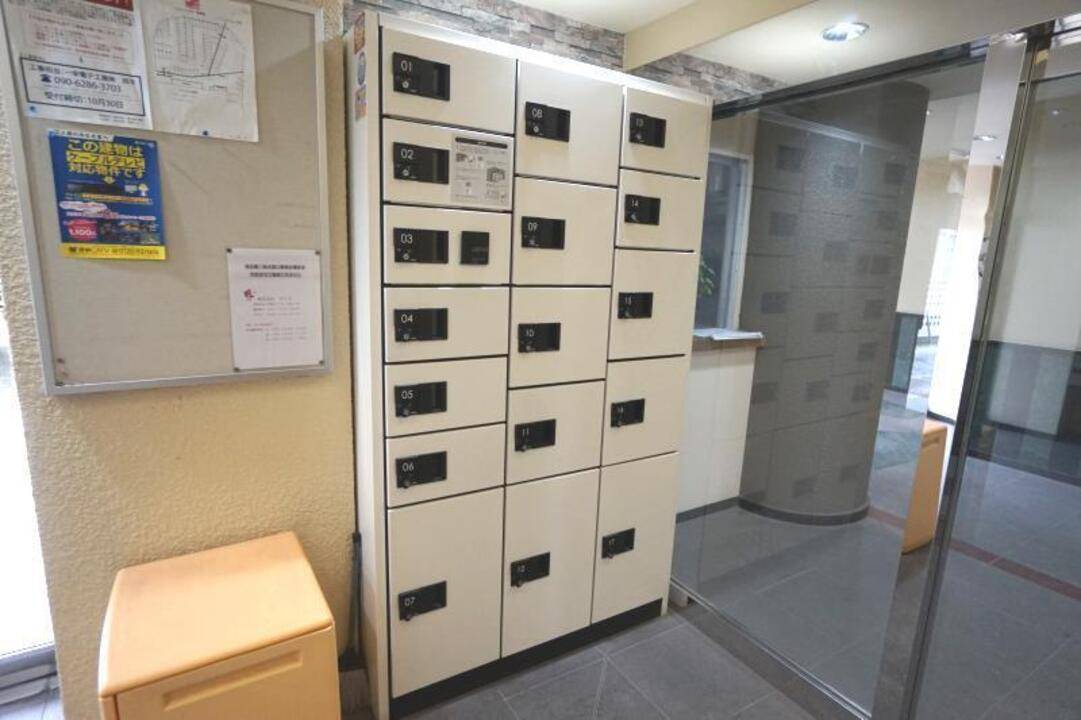 エントランス　宅配ボックス