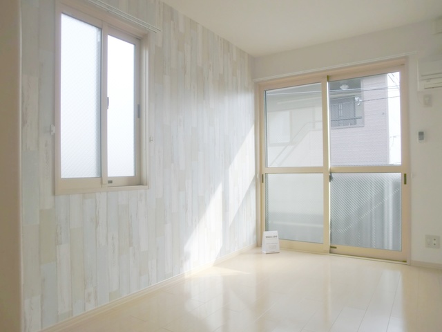 居室・リビング　角部屋★２面採光です！