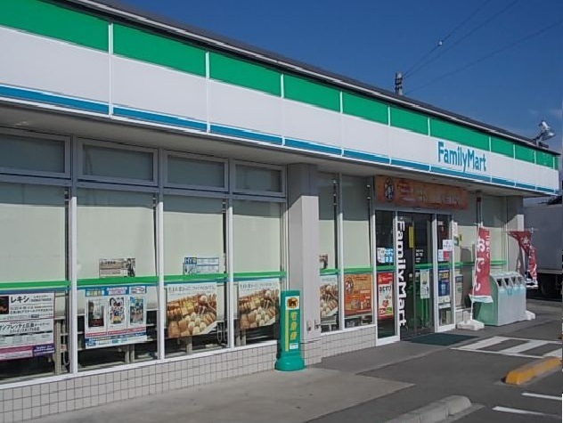 コンビニ　ファミリーマート（コンビニ）まで1200m
