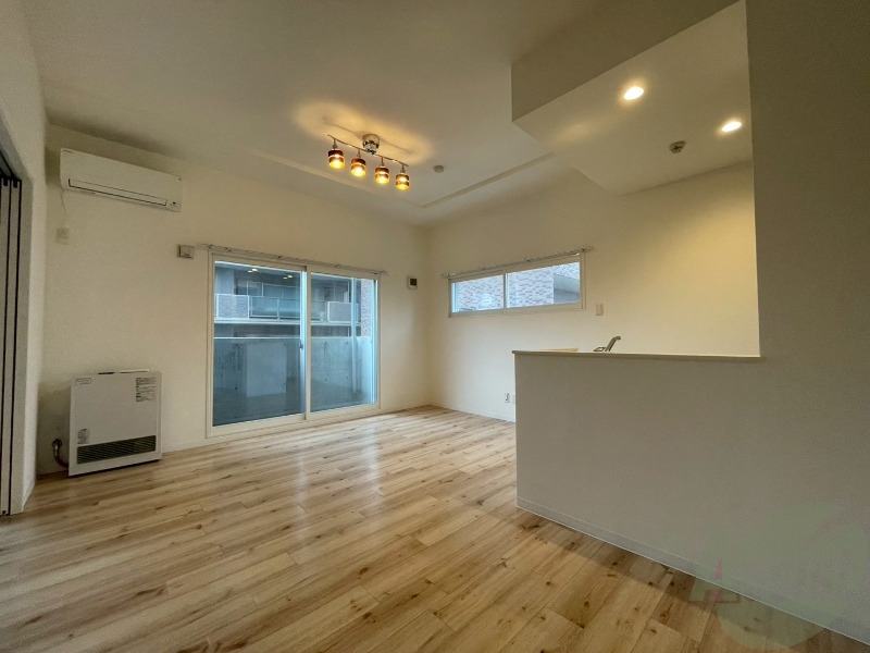 居室・リビング　日当たり良く広々したリビングで快適に過ごせます。